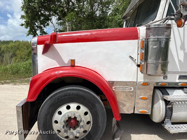 image for item EU0522 2005 Freightliner FLD132 semi truck