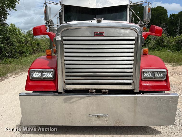 image for item EU0522 2005 Freightliner FLD132 semi truck
