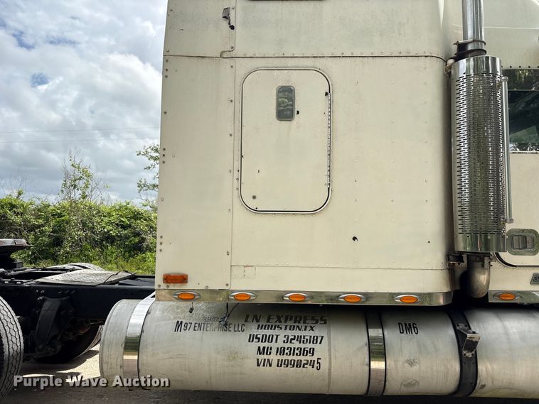 image for item EU0522 2005 Freightliner FLD132 semi truck