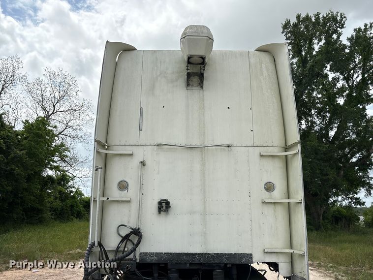 image for item EU0522 2005 Freightliner FLD132 semi truck