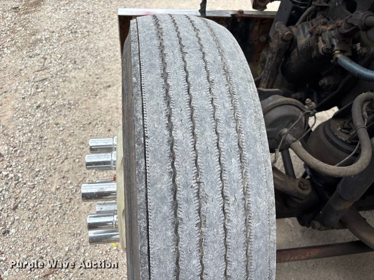 image for item EU0522 2005 Freightliner FLD132 semi truck