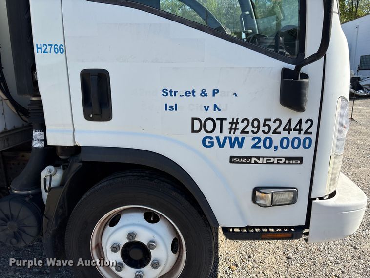 image for item EU0547 2012 Isuzu NRR refrigerated truck