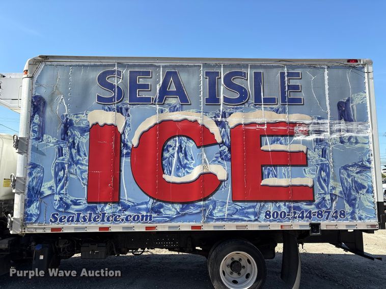 image for item EU0547 2012 Isuzu NRR refrigerated truck