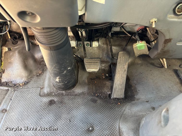 image for item EU0547 2012 Isuzu NRR refrigerated truck