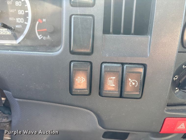 image for item EU0547 2012 Isuzu NRR refrigerated truck