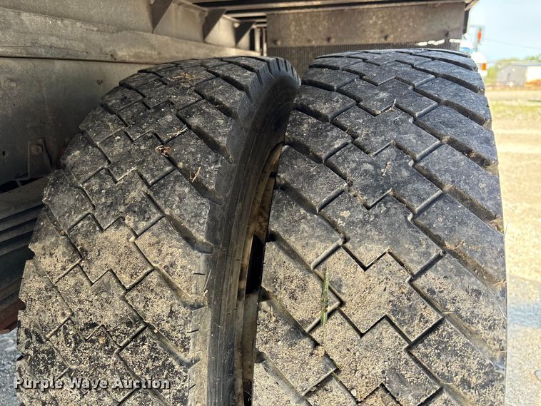 image for item EU0547 2012 Isuzu NRR refrigerated truck