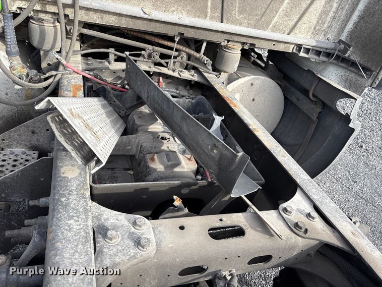 image for item EU8598 2018 International LF687 semi truck