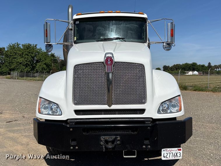 image for item EU8634 2019 Kenworth T400 hydrovac truck