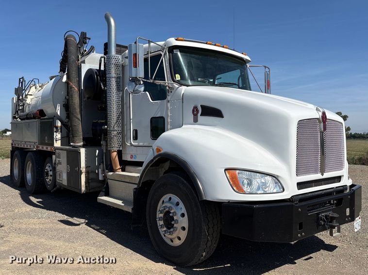 image for item EU8634 2019 Kenworth T400 hydrovac truck