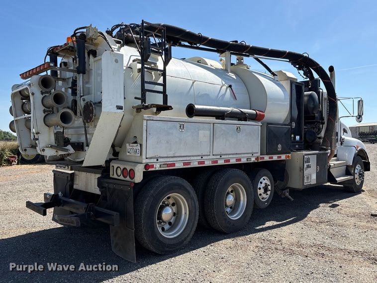 image for item EU8634 2019 Kenworth T400 hydrovac truck