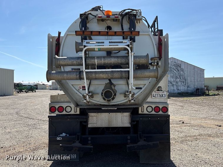 image for item EU8634 2019 Kenworth T400 hydrovac truck