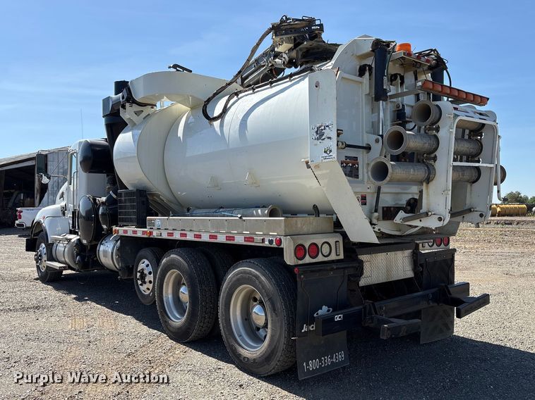image for item EU8634 2019 Kenworth T400 hydrovac truck