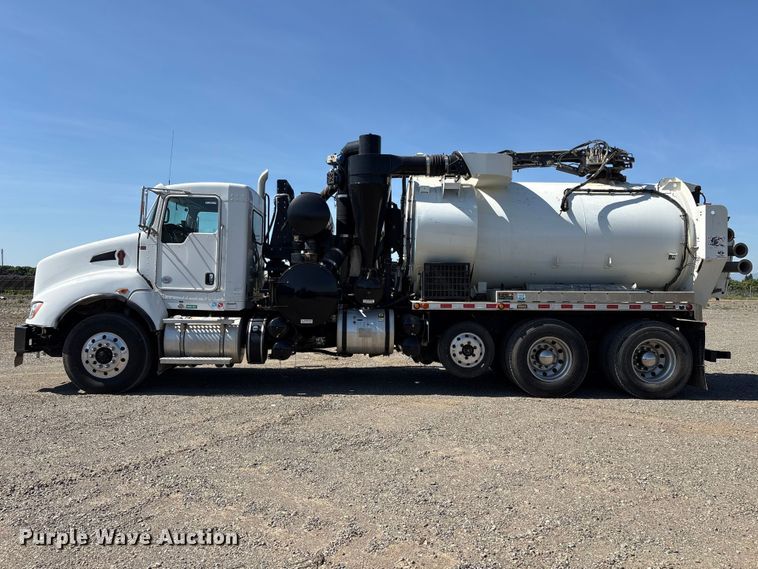 image for item EU8634 2019 Kenworth T400 hydrovac truck