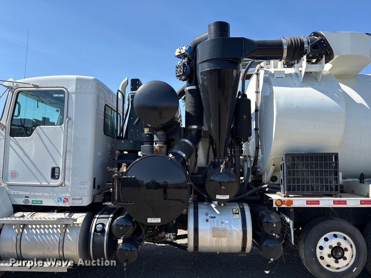 image for item EU8634 2019 Kenworth T400 hydrovac truck