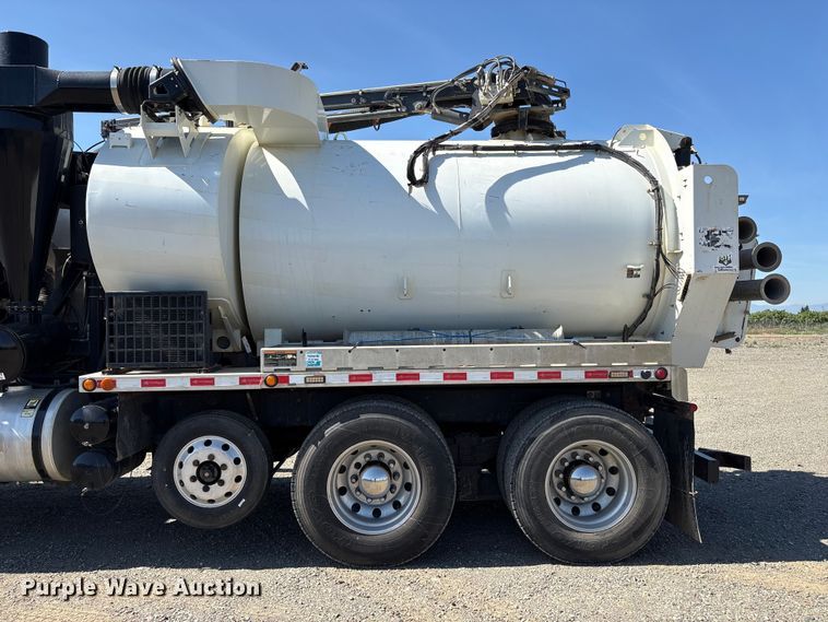 image for item EU8634 2019 Kenworth T400 hydrovac truck
