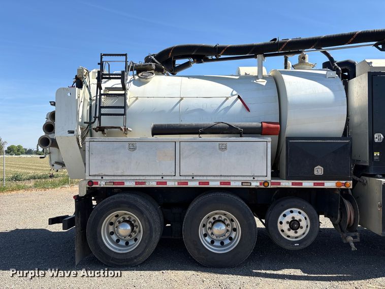 image for item EU8634 2019 Kenworth T400 hydrovac truck