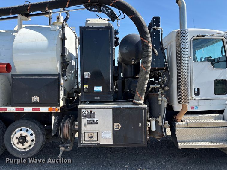 image for item EU8634 2019 Kenworth T400 hydrovac truck