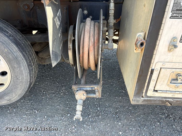 image for item EU8634 2019 Kenworth T400 hydrovac truck