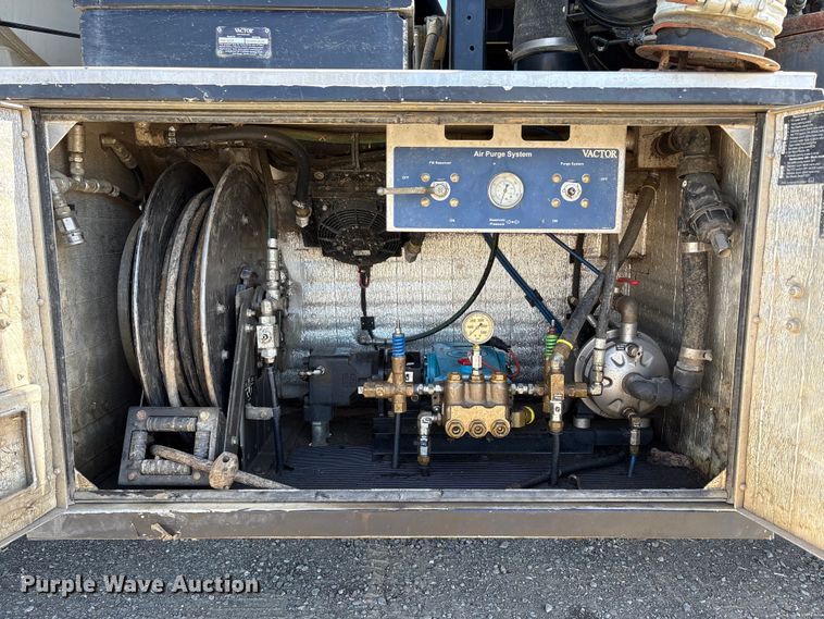 image for item EU8634 2019 Kenworth T400 hydrovac truck