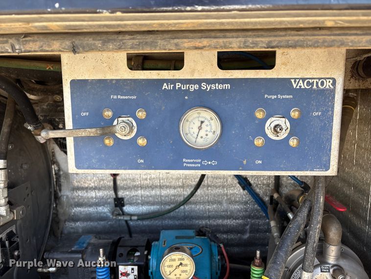 image for item EU8634 2019 Kenworth T400 hydrovac truck