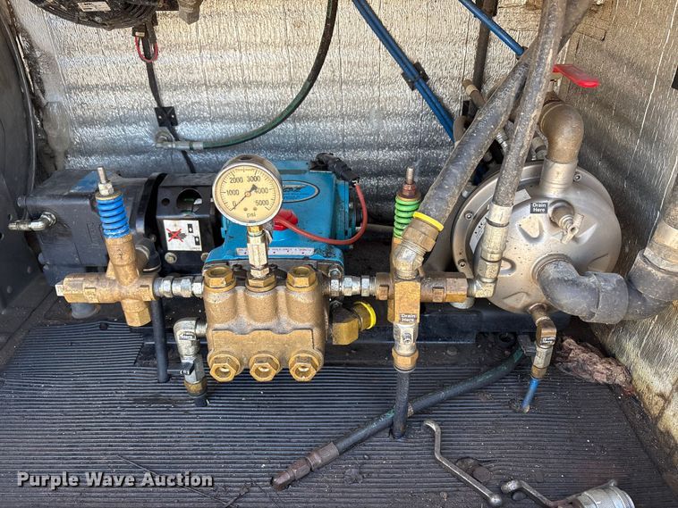 image for item EU8634 2019 Kenworth T400 hydrovac truck