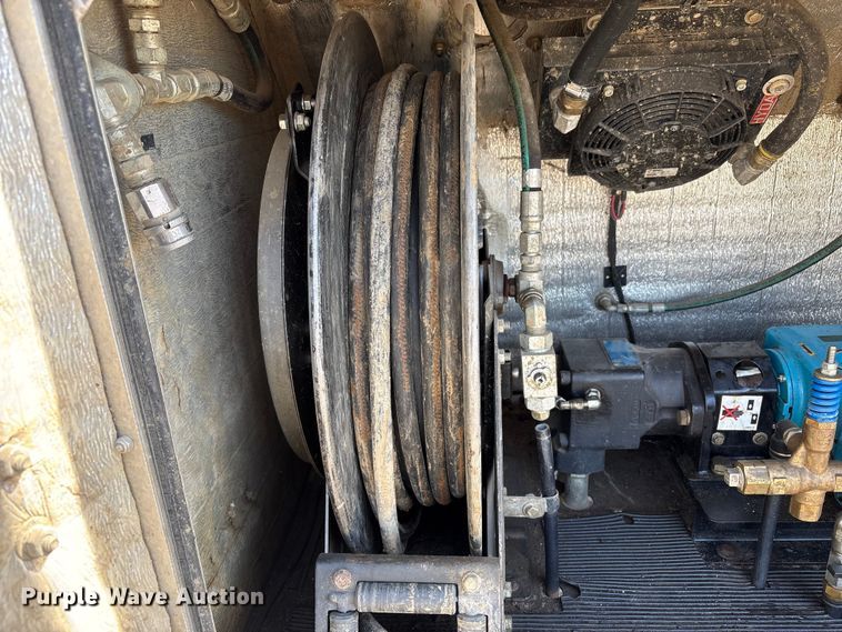 image for item EU8634 2019 Kenworth T400 hydrovac truck