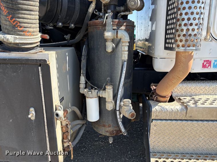 image for item EU8634 2019 Kenworth T400 hydrovac truck