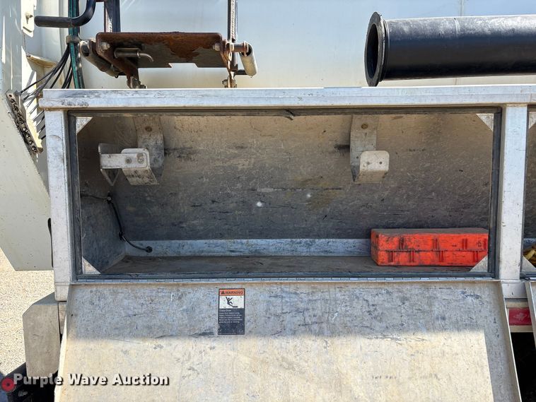 image for item EU8634 2019 Kenworth T400 hydrovac truck