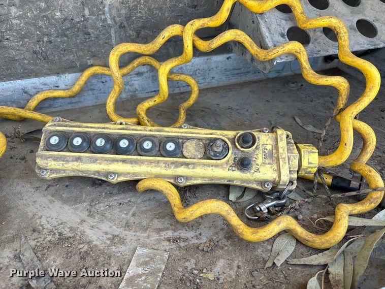 image for item EU8634 2019 Kenworth T400 hydrovac truck