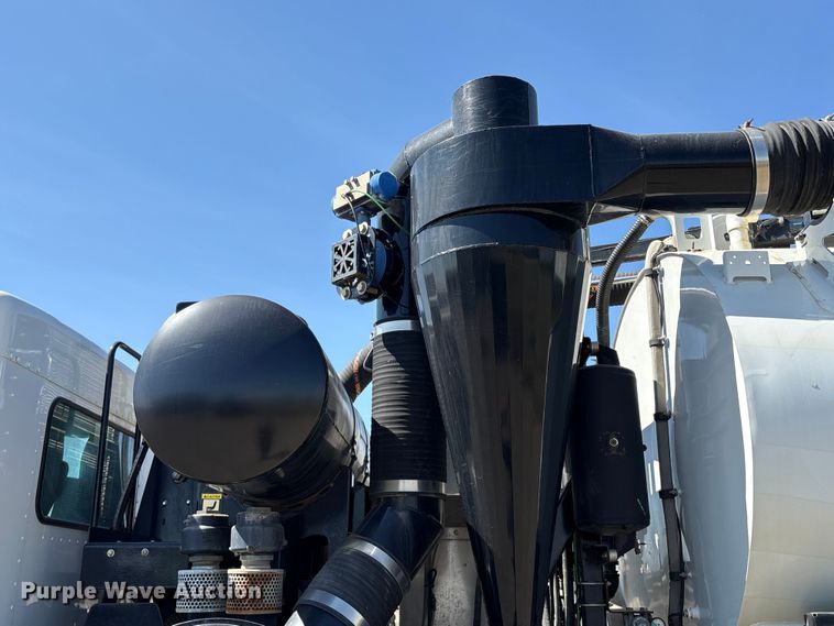 image for item EU8634 2019 Kenworth T400 hydrovac truck