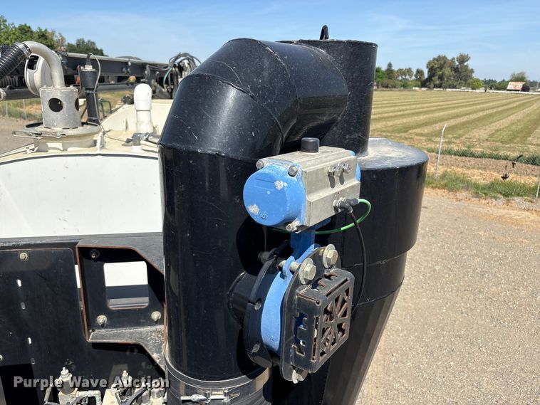 image for item EU8634 2019 Kenworth T400 hydrovac truck