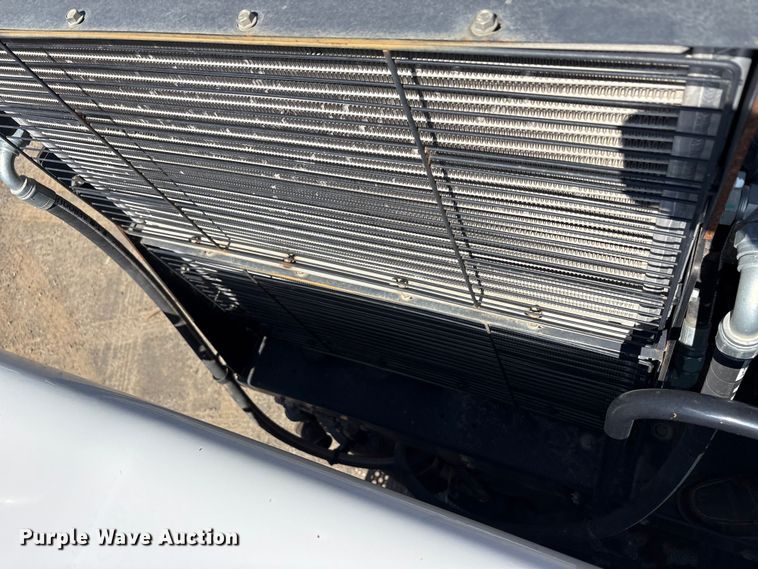 image for item EU8634 2019 Kenworth T400 hydrovac truck