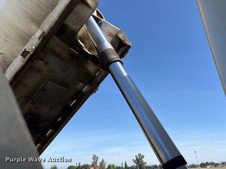 image for item EU8634 2019 Kenworth T400 hydrovac truck