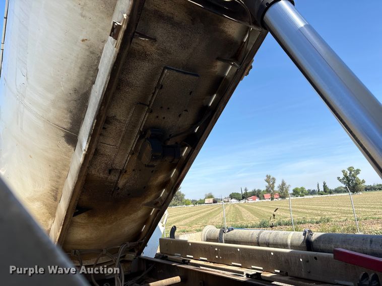 image for item EU8634 2019 Kenworth T400 hydrovac truck