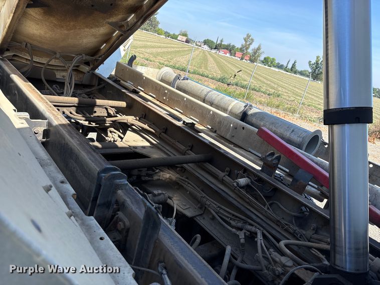 image for item EU8634 2019 Kenworth T400 hydrovac truck