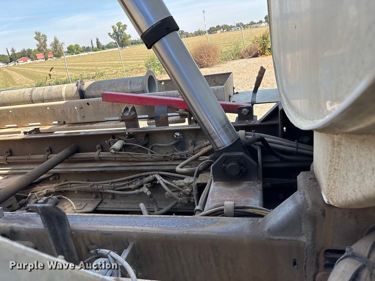 image for item EU8634 2019 Kenworth T400 hydrovac truck