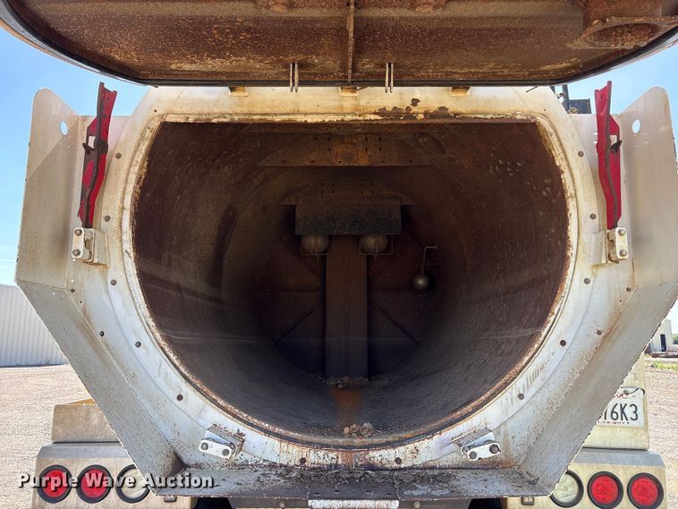 image for item EU8634 2019 Kenworth T400 hydrovac truck