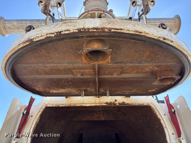 image for item EU8634 2019 Kenworth T400 hydrovac truck