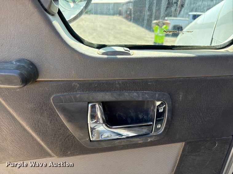 image for item EU8634 2019 Kenworth T400 hydrovac truck