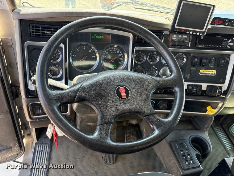 image for item EU8634 2019 Kenworth T400 hydrovac truck