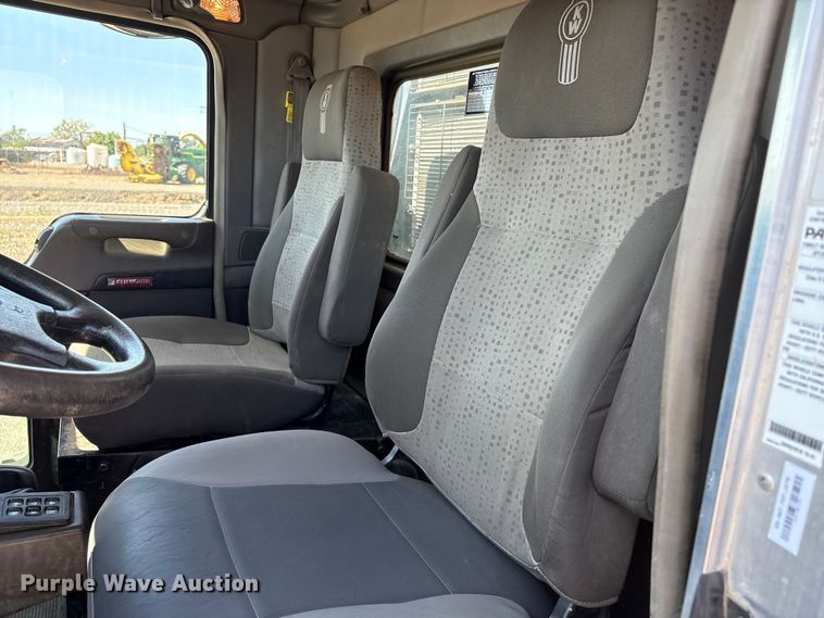 image for item EU8634 2019 Kenworth T400 hydrovac truck