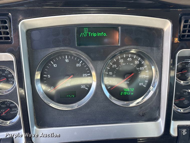 image for item EU8634 2019 Kenworth T400 hydrovac truck