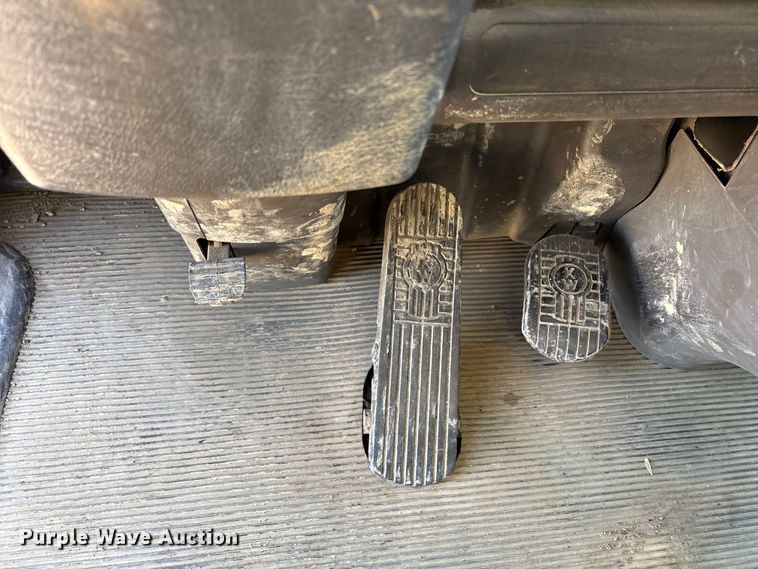 image for item EU8634 2019 Kenworth T400 hydrovac truck