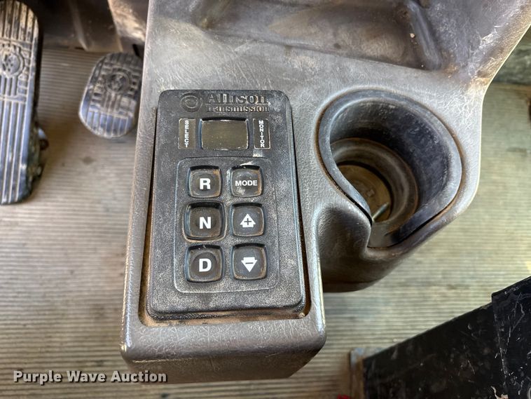 image for item EU8634 2019 Kenworth T400 hydrovac truck