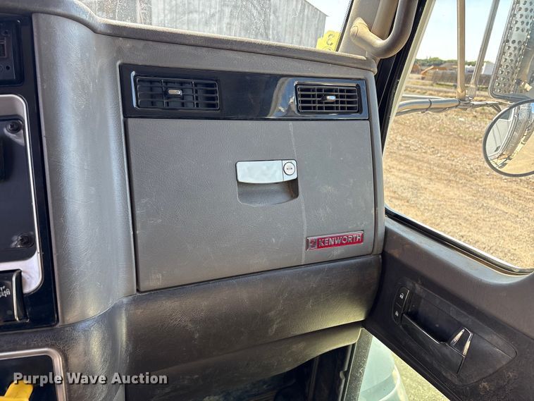 image for item EU8634 2019 Kenworth T400 hydrovac truck