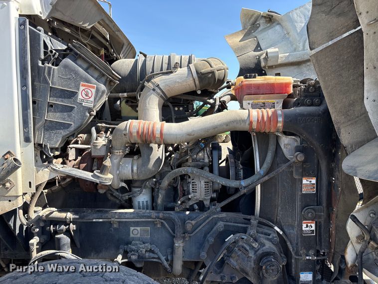 image for item EU8634 2019 Kenworth T400 hydrovac truck