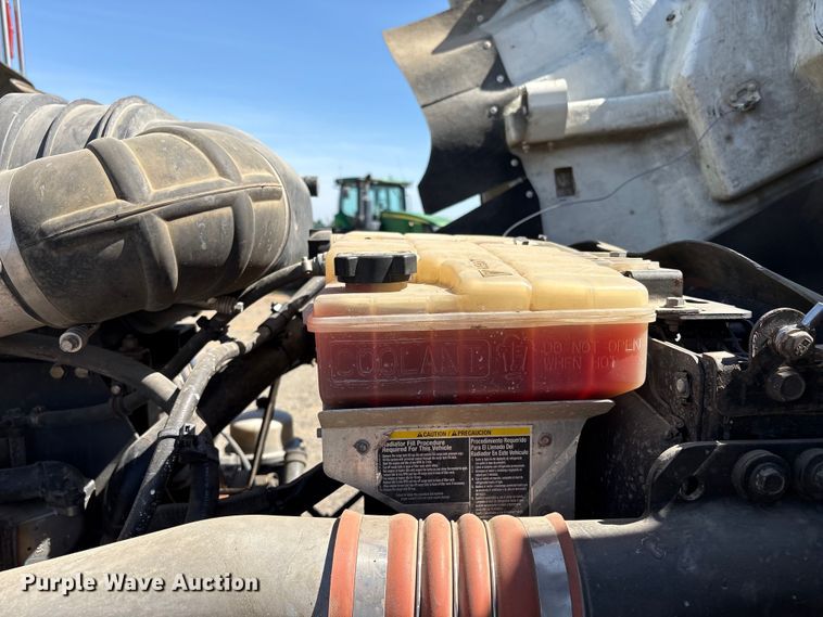 image for item EU8634 2019 Kenworth T400 hydrovac truck