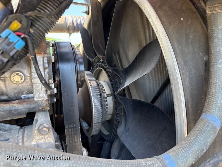 image for item EU8634 2019 Kenworth T400 hydrovac truck