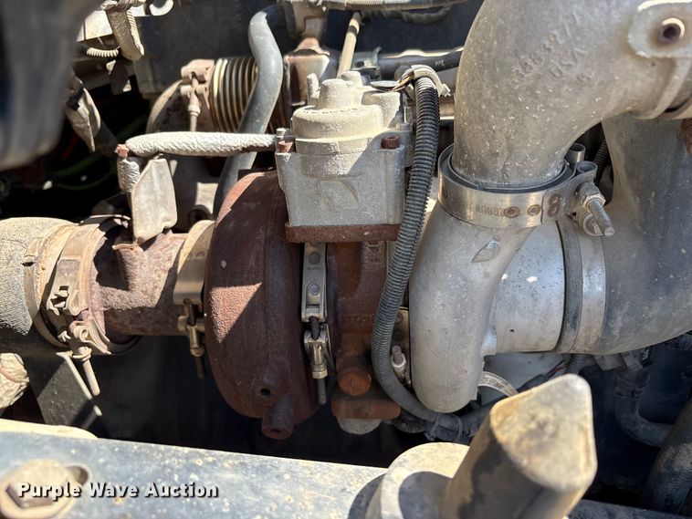 image for item EU8634 2019 Kenworth T400 hydrovac truck