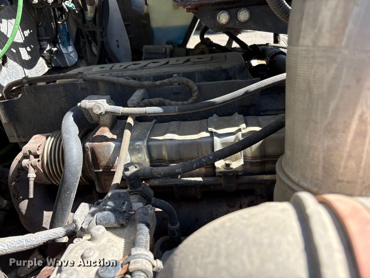 image for item EU8634 2019 Kenworth T400 hydrovac truck